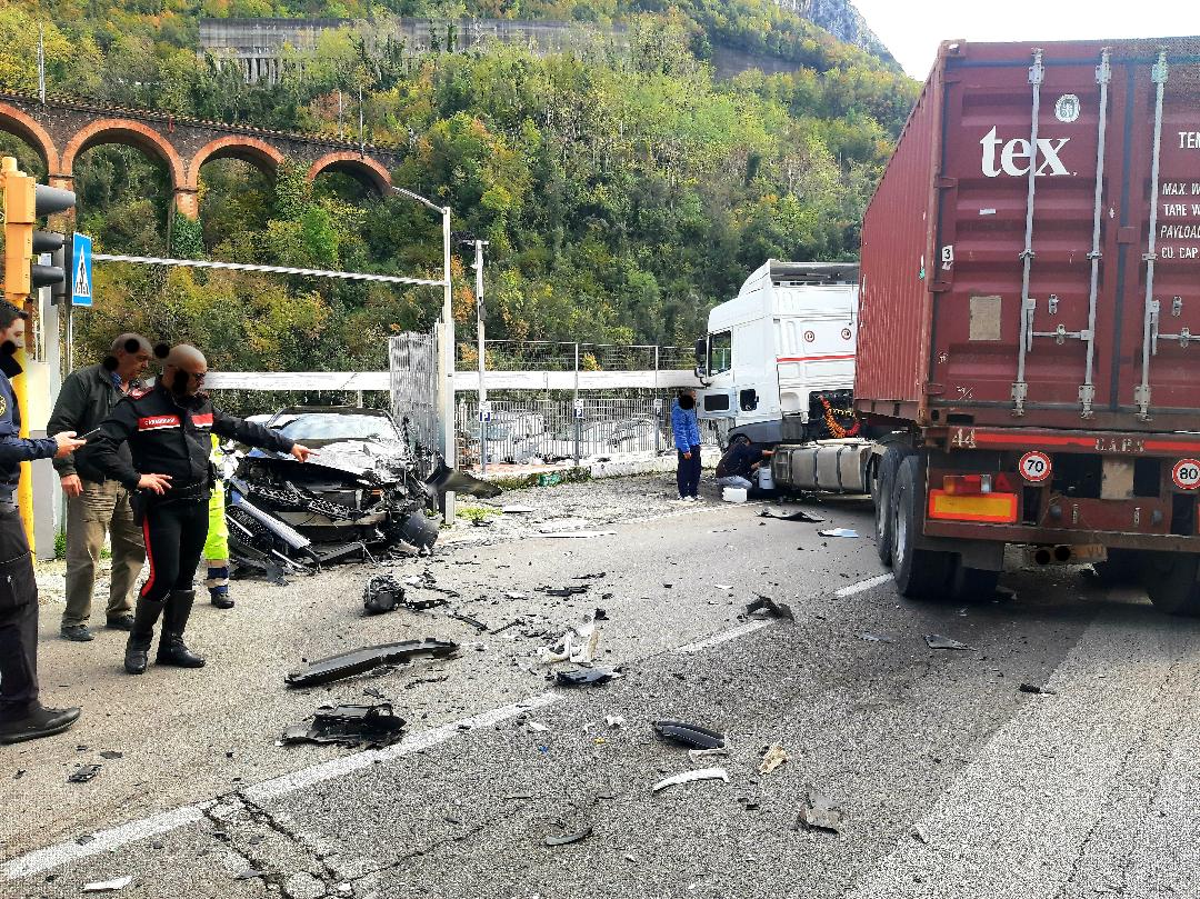 Vietri Sul Mare Grave Incidente Tra Auto E Camion Sulla SS 18 A Molina