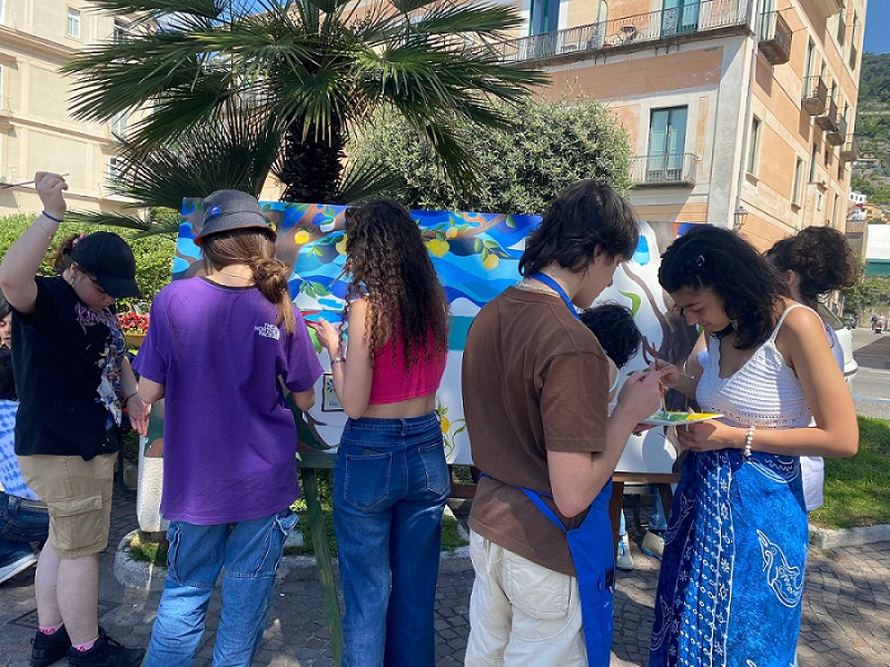 Minori, happening artistico sul lungomare degli studenti del Liceo Artistico SabatiniMenna di